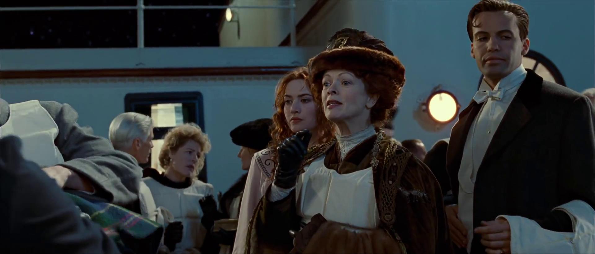 Billy Zane
	  	 	 - Frances Fisher
	  	 	 - Kate Winslet