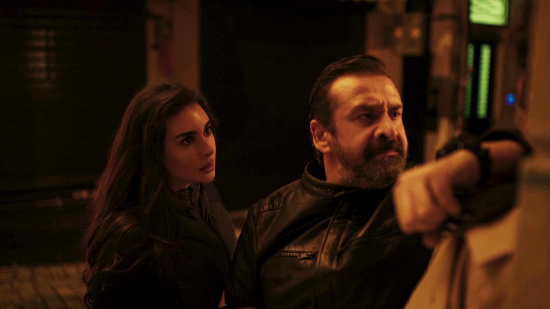 Karim Abdel-Aziz
	  	 	 - Yasmine Sabry