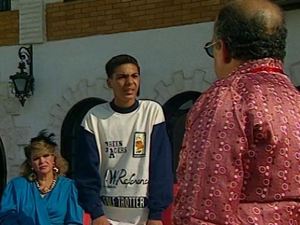 Al Husseini Helmy
	  	 	 - Nadia Ezzat