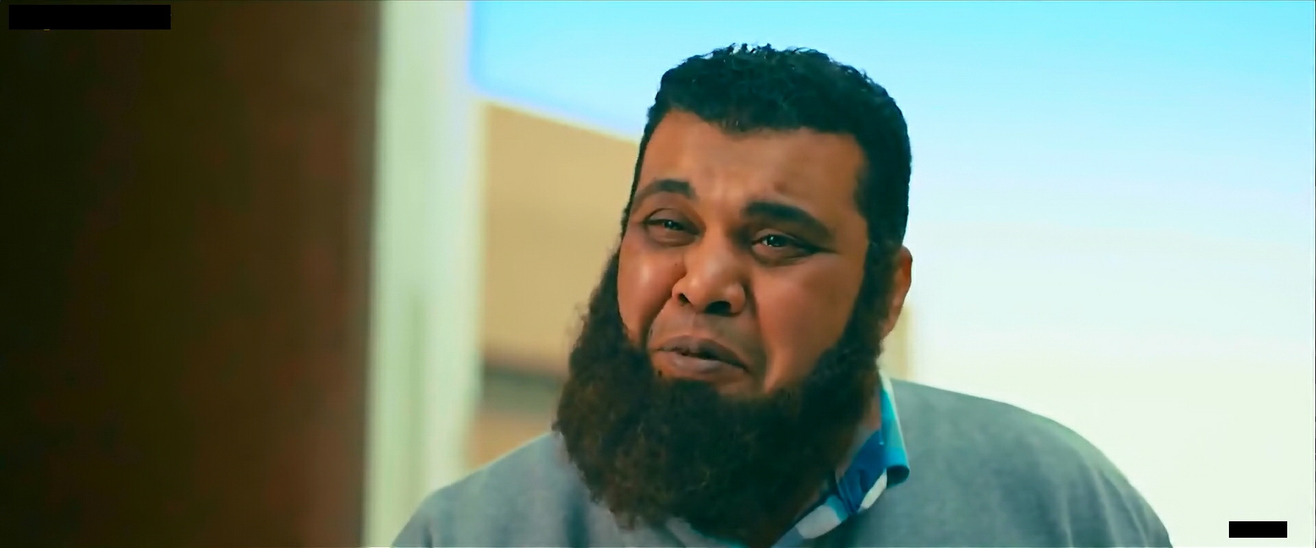 صورة 53 من فيلم عندما يقع الإنسان في مستنقع أفكاره فينتهي به الأمر إلى المهزلة -