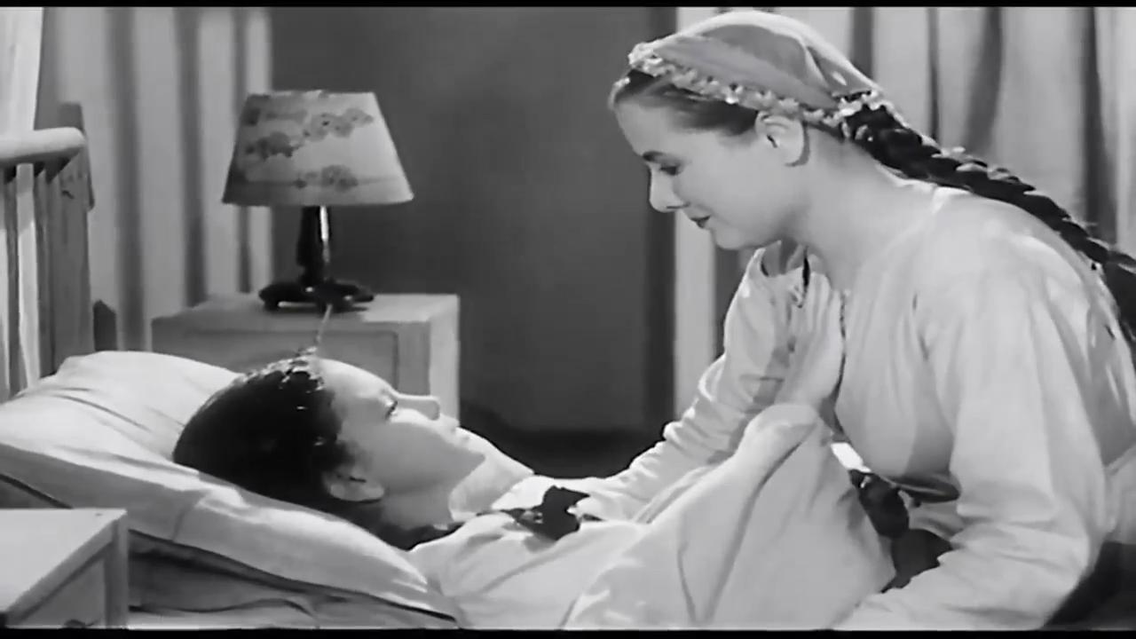 عزيزة حلمي - سهير فخري