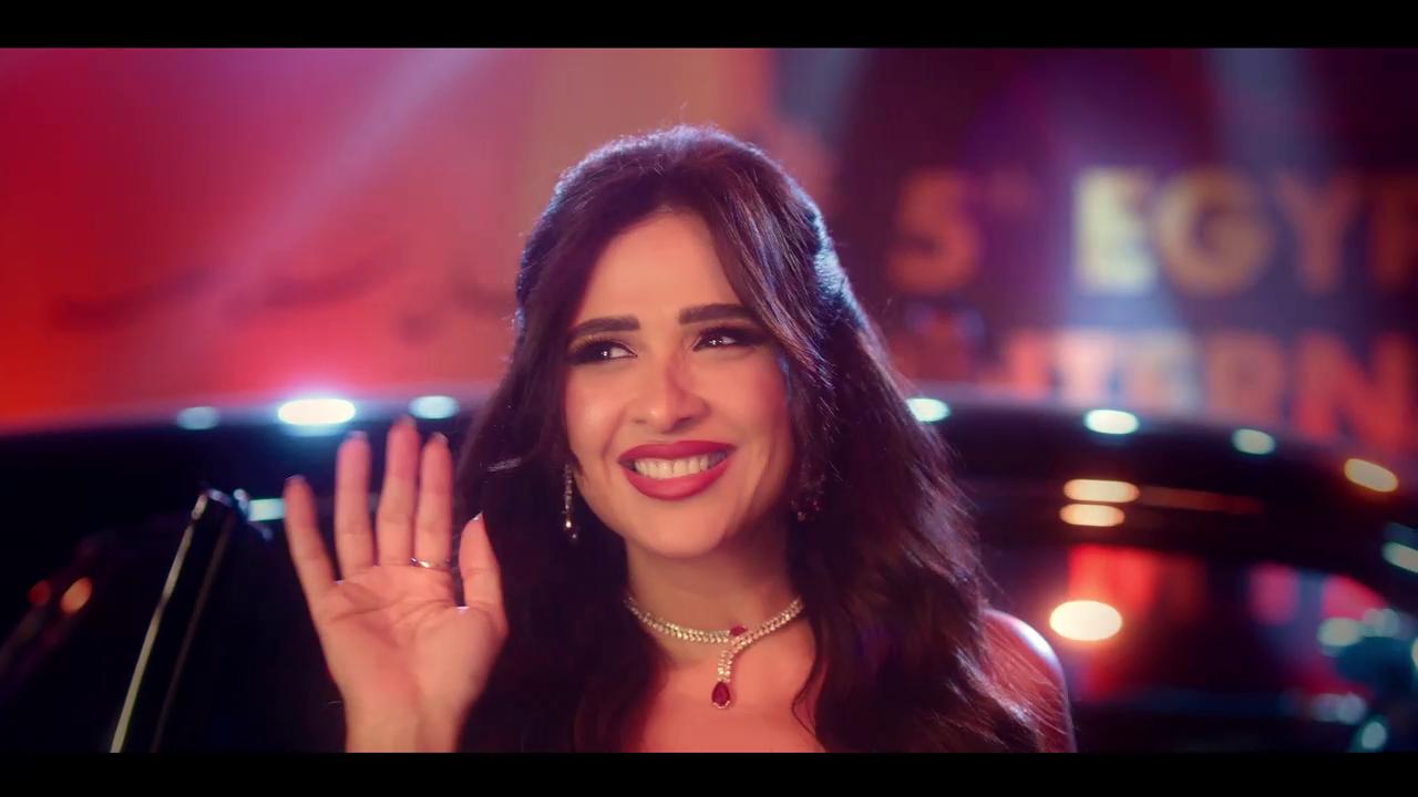 ياسمين عبد العزيز