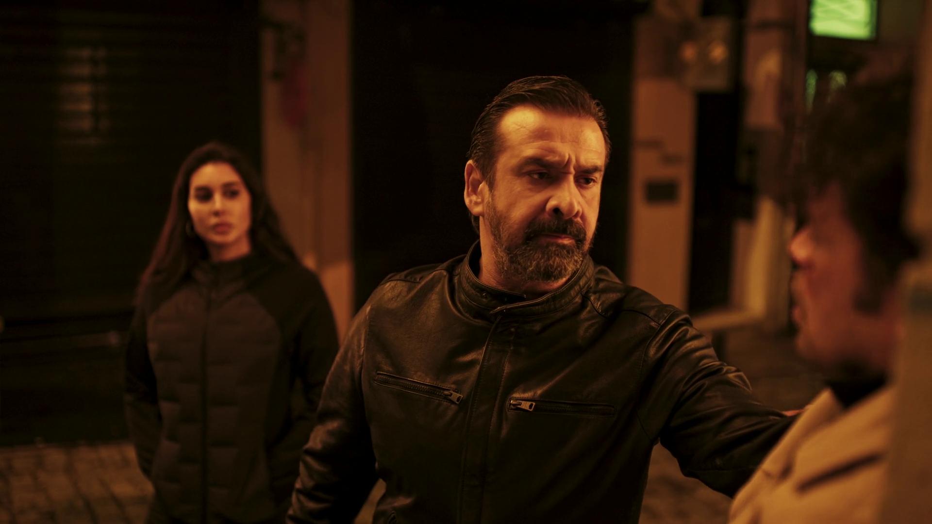 Karim Abdel-Aziz
	  	 	 - Yasmine Sabry