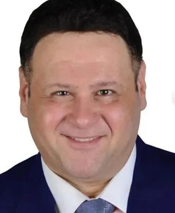 عمرو يسري